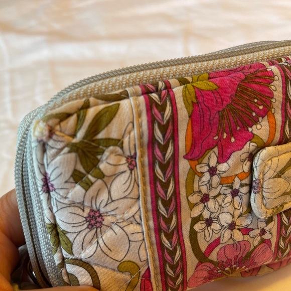 🔥Verá Bradley Wristlet Cellphone Wallet in Floral Print 🔥 - Picture 7 of 8